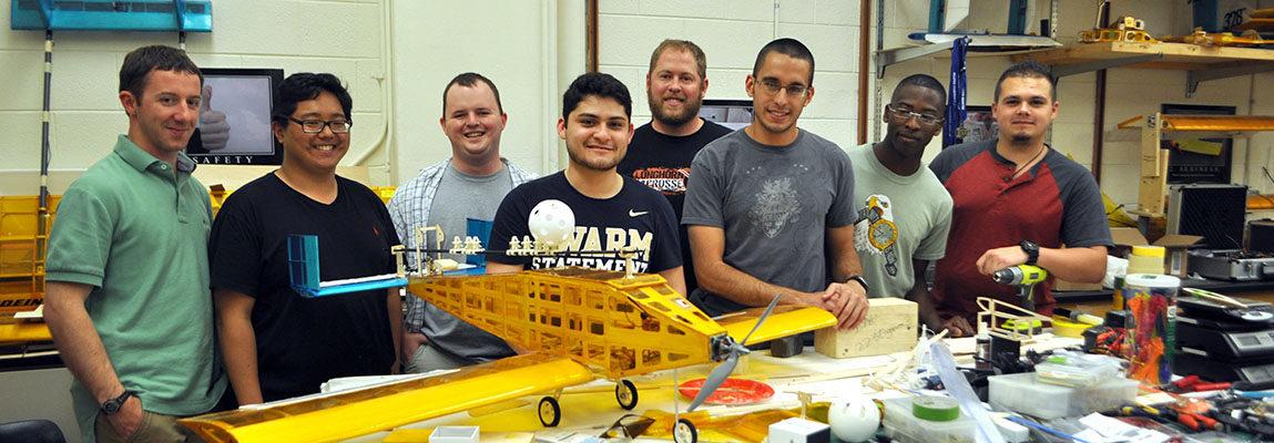 design build fly team poses in front of their aircraft, Buzz Killington, 2015.