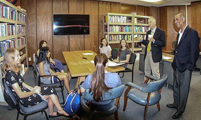 Brian Wake meets with the 2019 Sikorsky Scholars