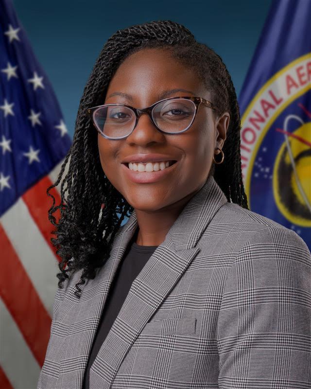 Headshot Nina Otebele  