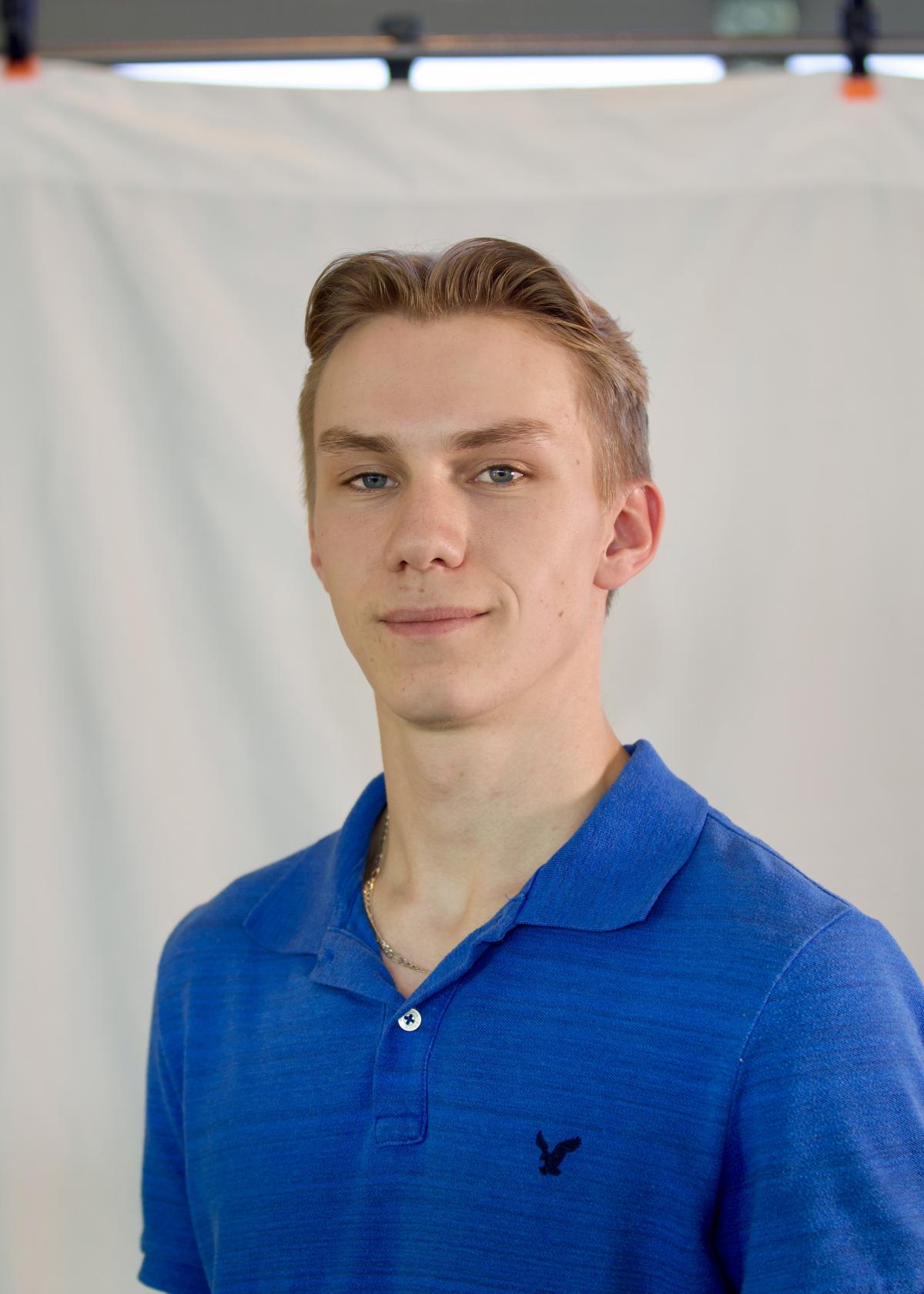 Headshot Asa Douglass